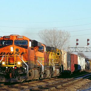 BNSF 7609