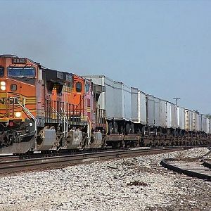 BNSF 5045 at Kinsman