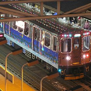 Holiday "L" heads around "The Loop"