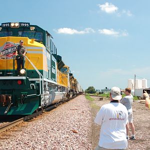 UP 1995 stopped at Ashton