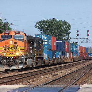 BNSF 5182 at Downers Grove