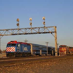 Metra 192 overtakes a stopped Santa Fe 943.