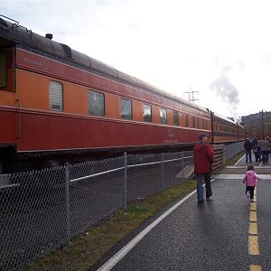 SP&S 700 Pulls The Holiday Express