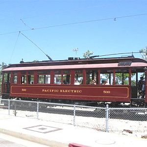 Little_red_street_car_in_San_Pedro