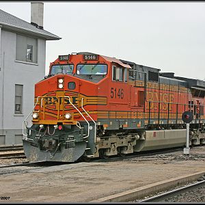 BNSF #5146 Passes the tower at Joliet's Union Station