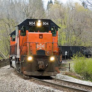 Southbound B&LE #904 on Hogsback Bridge