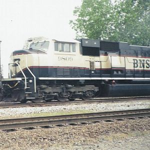 BNSF TRAINS AT MEMPHIS, TN