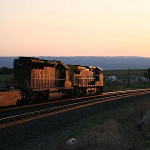 CSX #400 west into the Sunset at Quincy, Washington