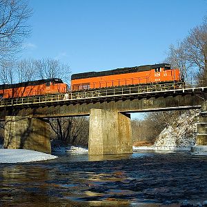 Southbound B&LE 910 on Hogback bridge