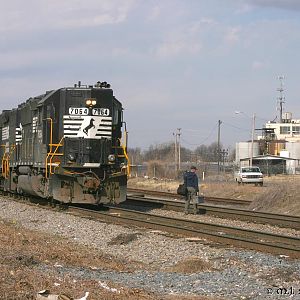 CN/NS Crew Change - NS 7064 - GP50 - M.J. Scanlon