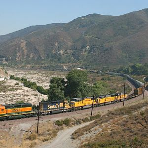 BNSF leads UP at Blue Cut