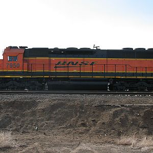 Side view of BNSF 7950
