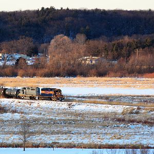 GLLX 3001 on Marquette Rail's road train