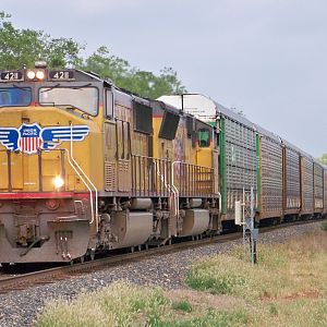 UP 4211 Northbound out of Laredo Texas