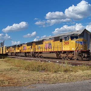 EMD SD70M UP 3909