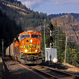 BNSF #8905 West Highballing Cooks siding at MP 64...