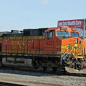 BNSF 4372 going W