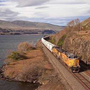 UP 6501 West at The Dalles Dam