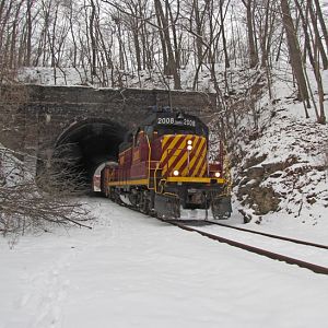 Allegheny Valley #2008 coming through the tunnel in Glenshaw