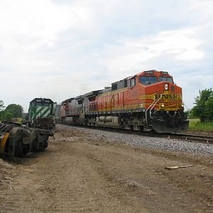 5406 TXI 1 rolls past wreck going North 06-05-04