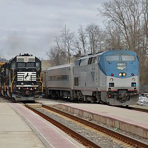 B05 and Amtrak 364
