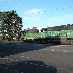 BNSF 664 - Turning off Front Street