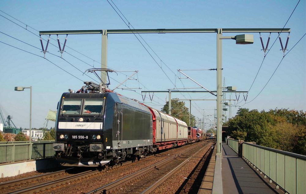 185 556-8 MRCE with Railion fright train