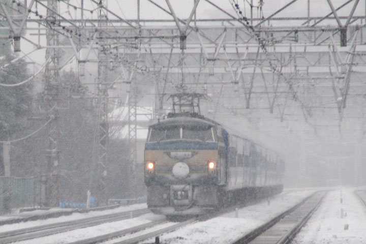 Aim at the blue train in snow, #3
