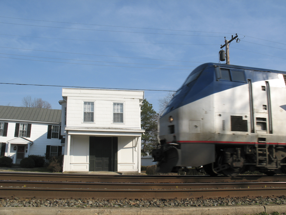 Amtrak Blows Through Ashland