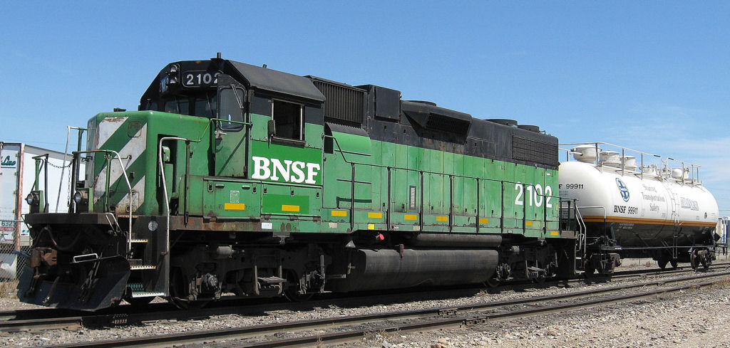 BNSF 2102 With Safety Rail Car