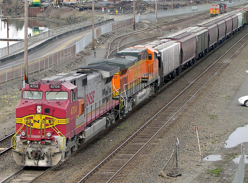 BNSF 4704 From Above