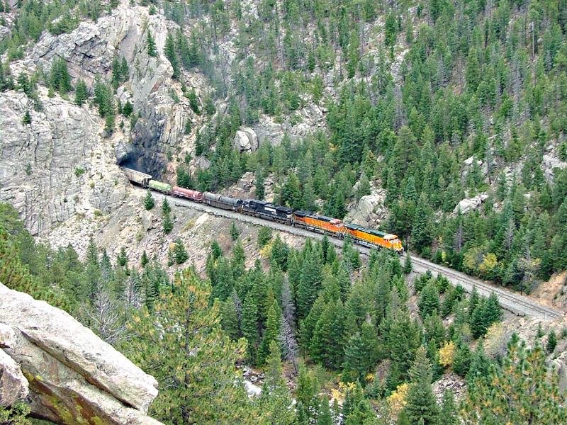 BNSF loads grind out of Tunnel 27