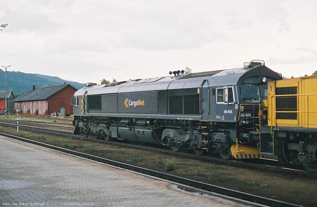 CD66 404 at Steinkjer station. July 2003.