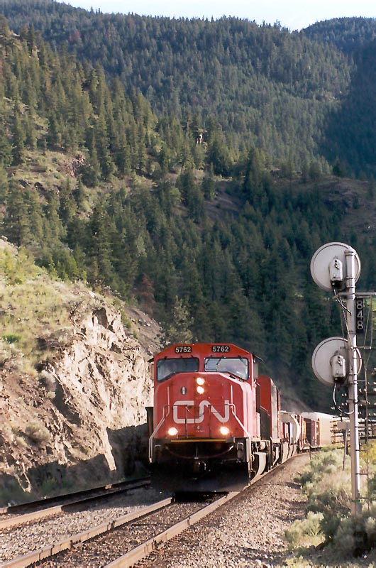 CN 5762 at Thompson BC