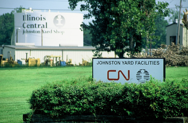 CN/IC Johnston Yard - August 2003 - M.J. Scanlon