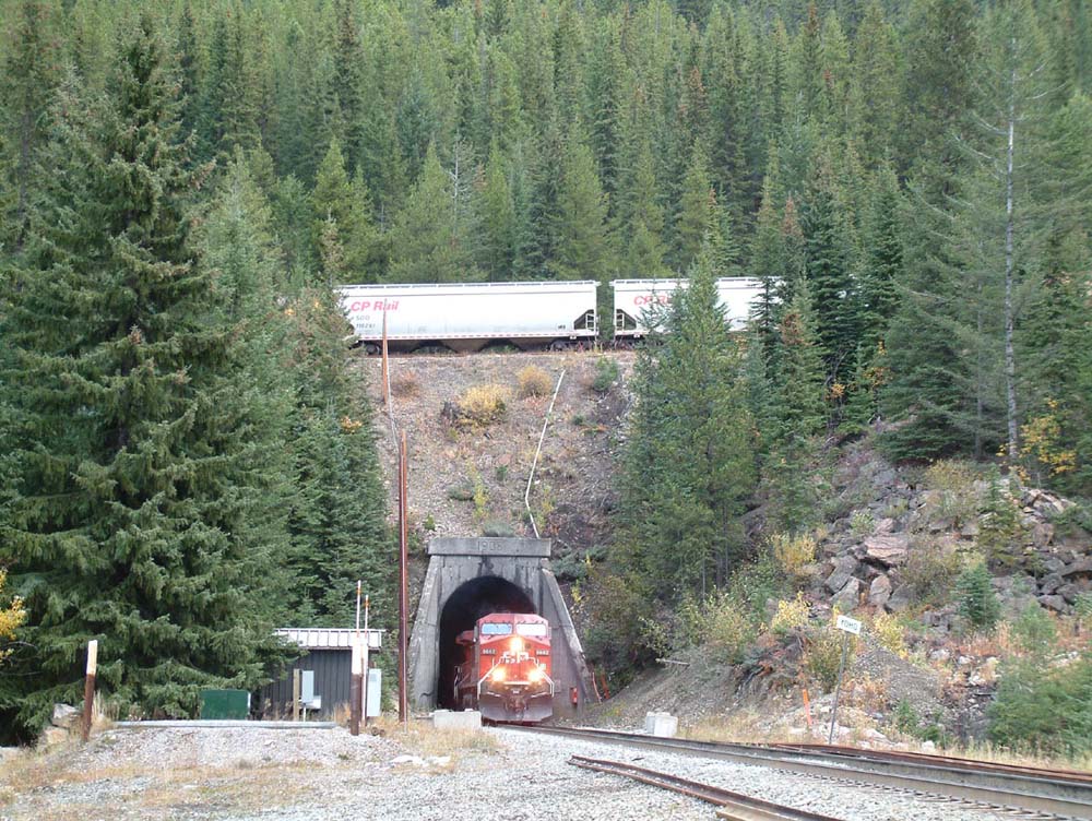 CP 9662 at the Lower Spiral Tunnel