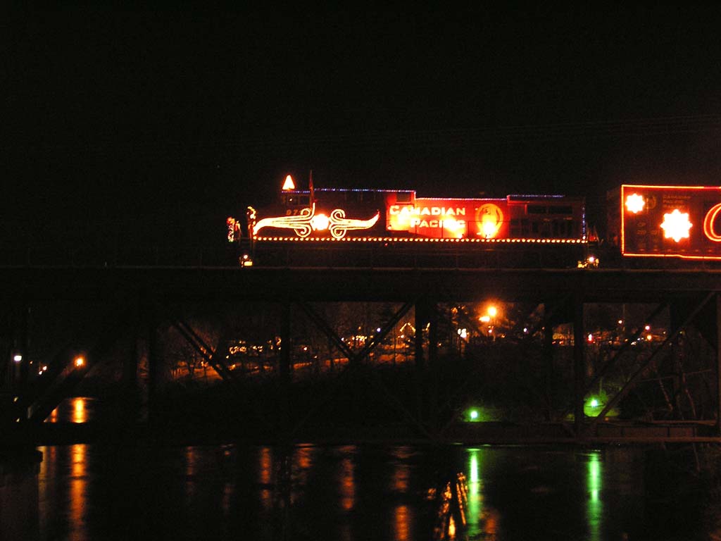CP Holiday Train crosses the Wisconsin River
