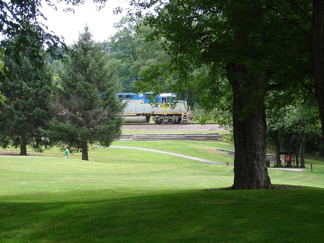DH 7312 Passing through Arnolds Golf Course
