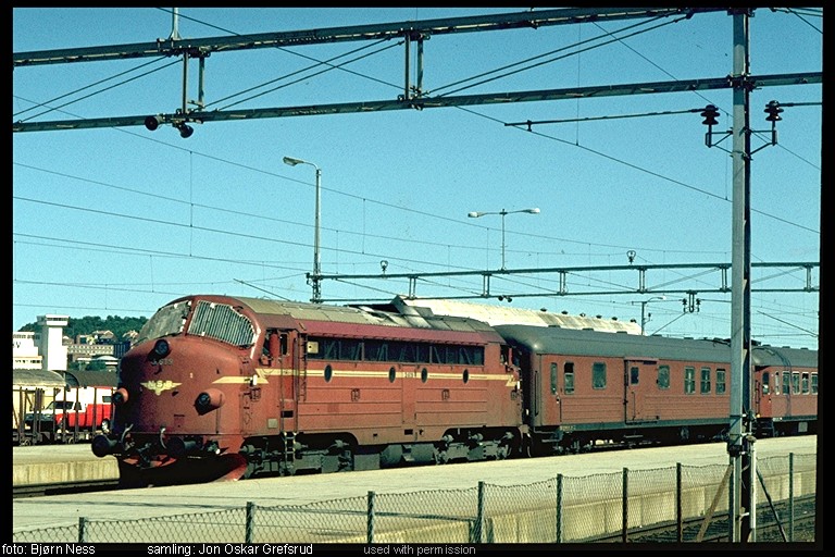 Di3 619 with swedish passenger cars