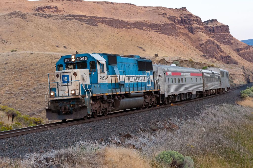 GEO Train on the Oregon Trunk