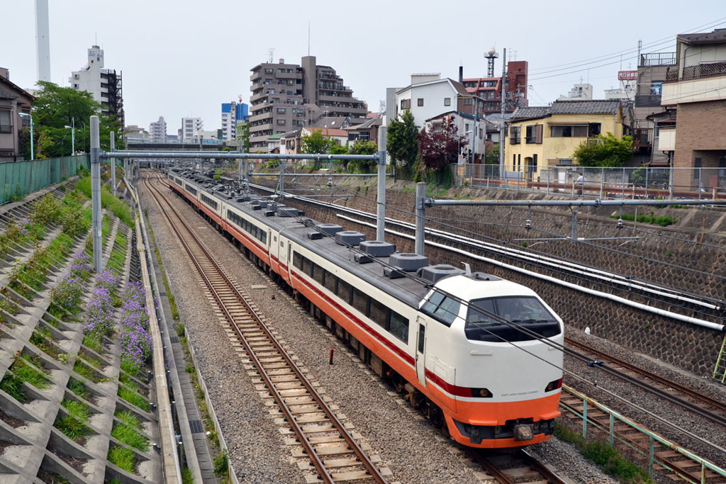 JR-East series 485 at Otsuka