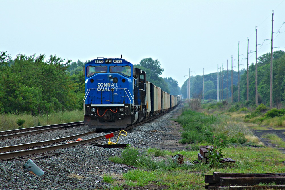 NS 12G southbound sit on siding at Clayton, Delaware