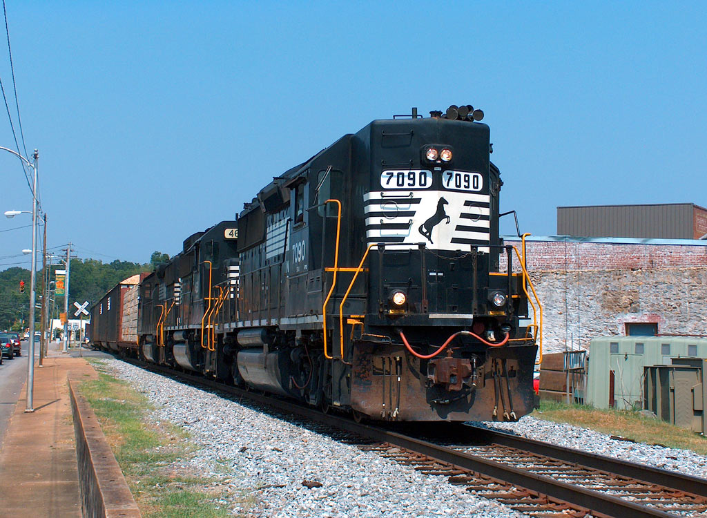 NS A41 Heads West In Alexander City, AL