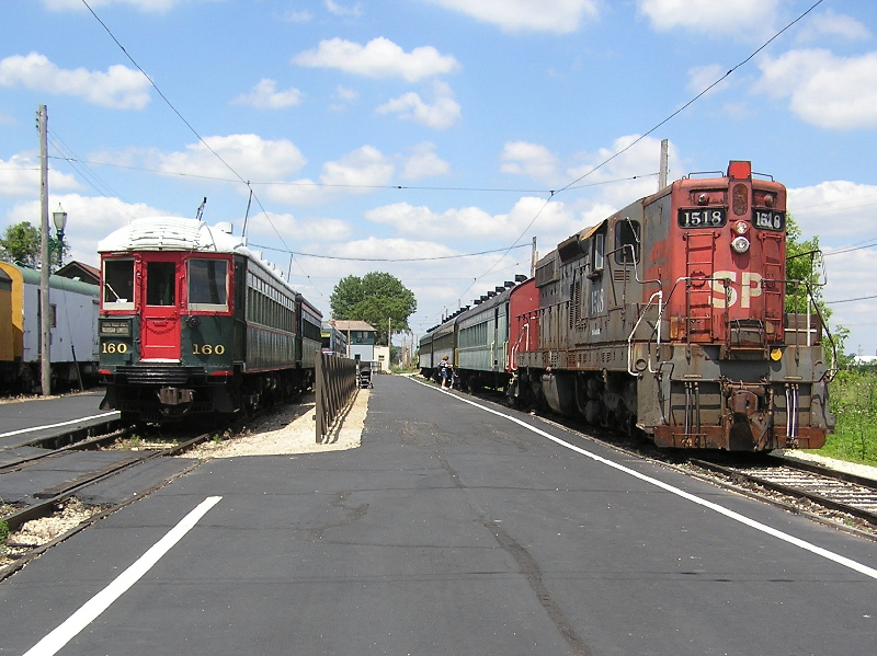 SP 1518 and North Shore Line 160 meet
