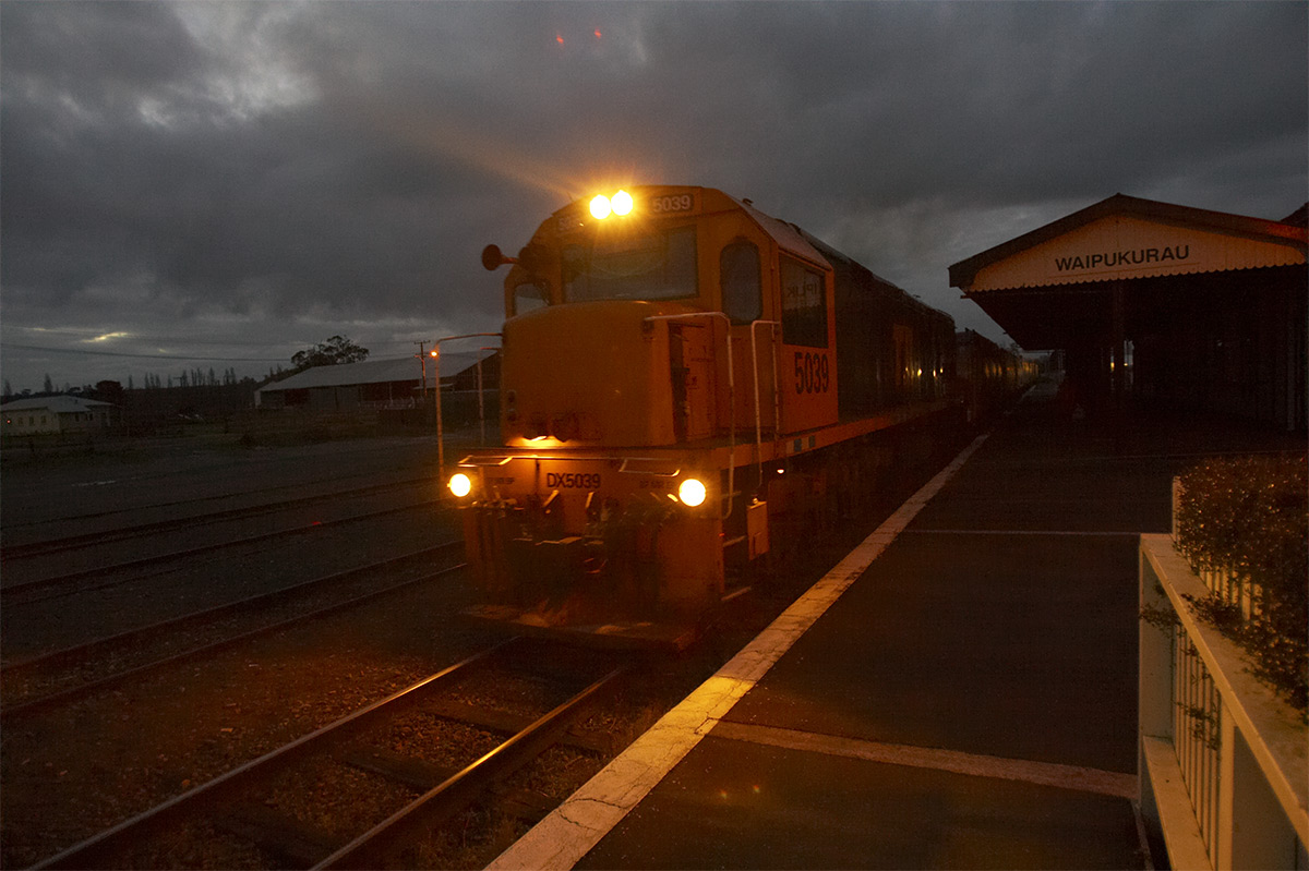 Train 627 departs Waipukurau