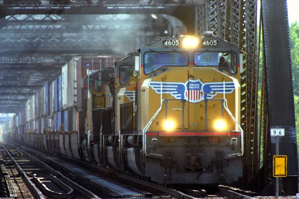 Union Pacific Intermodal over the Columbia Draw