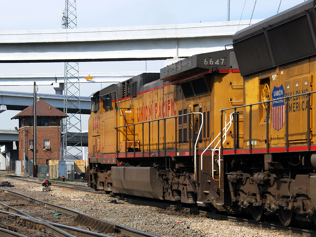 UP 6647 Northbound at Tower 55
