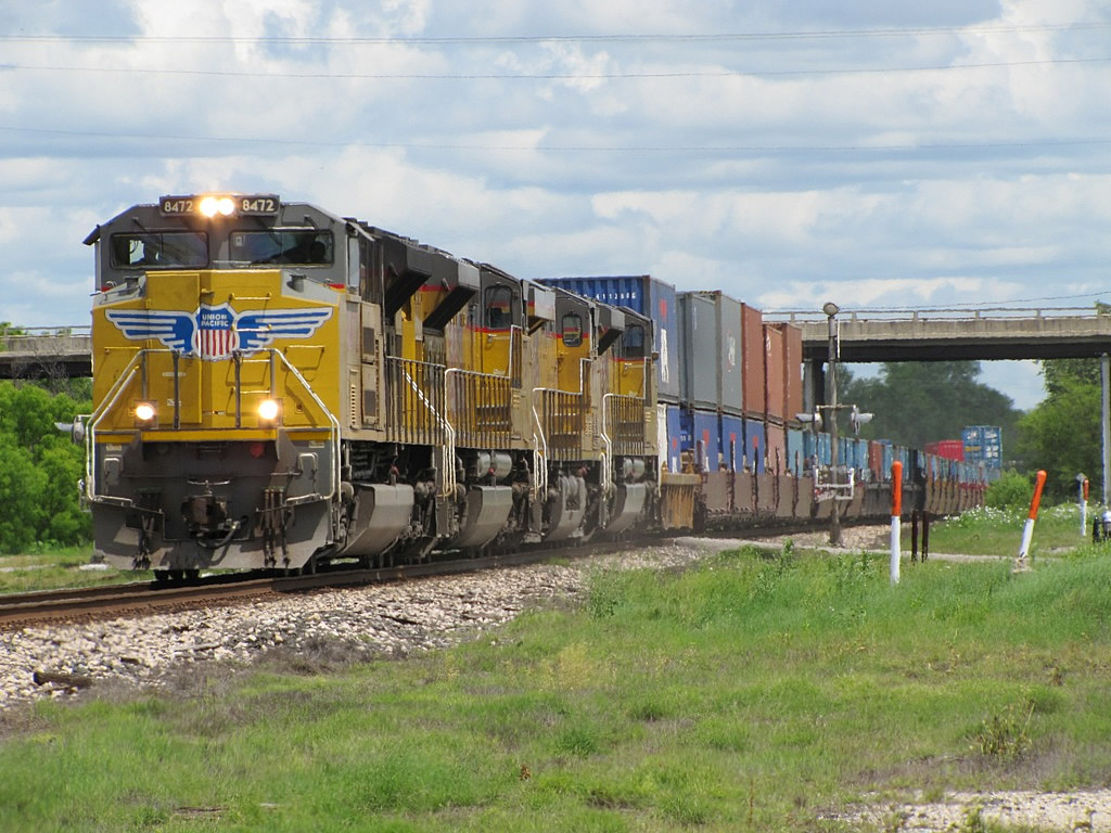 UP 8472 WB Stack Train