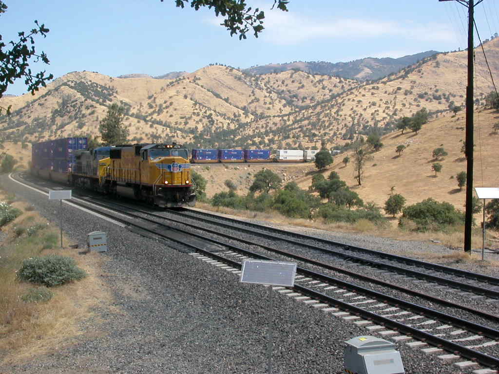 UP northbound out of the tehachapi loop