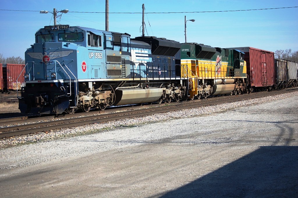 UP SD70s